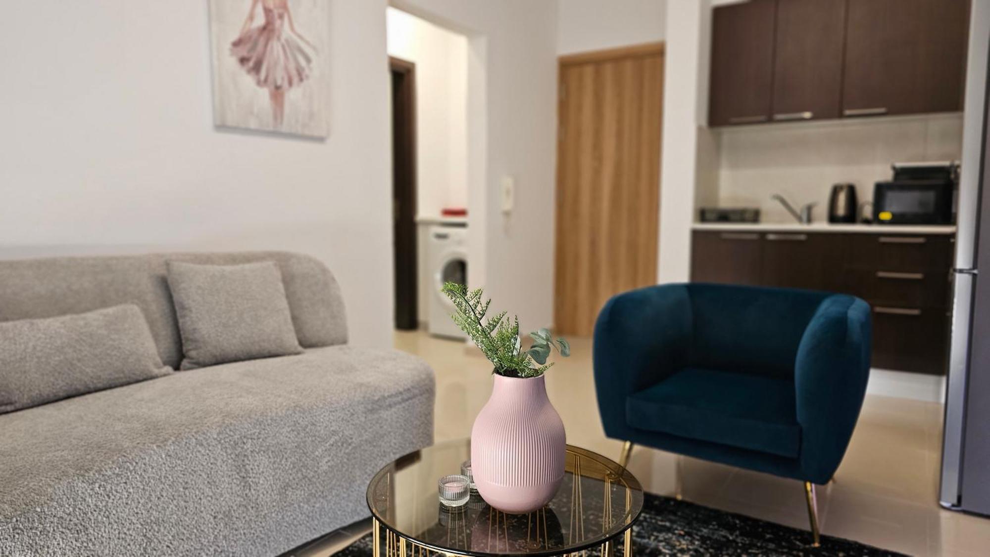 Stay Cosmo City Suites Nicosia Exteriör bild